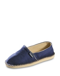 Finish their summer wardrobe with this go-anywhere slip on from Havaianas--the brightly-hued woven upper is accented with espadrille trim and a contrast rubber sole. Finish their summer wardrobe with this go-anywhere slip on from Havaianas--the brightly-hued woven upper is accented with espadrille trim and a contrast rubber sole.