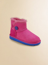 This mini version of the Bailey boot is a warm, plush and fuzzy dream come true for tiny feet.Logo button-and-loop closureSheepskin upperSheepskin liningMolded EVA sole is light and flexiblePadded insoleImported This mini version of the Bailey boot is a warm, plush and fuzzy dream come true for tiny feet.Logo button-and-loop closureSheepskin upperSheepskin liningMolded EVA sole is light and flexiblePadded insoleImported