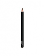 Sculpts and defines the eyebrow with rich, natural looking pigment to softly frame the eyes. The firm texture allows for maximum control and provides long-lasting definition. Rich, intense pigments in three shades of taupe Firm texture for smooth strokes of color Longwearing and blendable