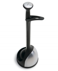 Designed for efficiency with an architectural aesthetic, the Stainless Steel Toilet Plunger from simplehuman features a detachable housing dock to catch drips. Also features a durable steel rod and wide, ergonomic handle. Designed for efficiency with an architectural aesthetic, the Stainless Steel Toilet Plunger from simplehuman features a detachable housing dock to catch drips. Also features a durable steel rod and wide, ergonomic handle.