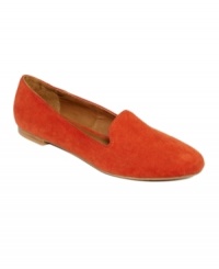 Simply suede. The trendy shape of Barefoot Tess' Kingston smoking flats will makes this style your new favorite of the season. Simply suede. The trendy shape of Barefoot Tess' Kingston smoking flats will makes this style your new favorite of the season.