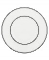 Leave it to kate spade to improve upon the classic sophistication of black and white. A concentric pattern featuring the timeless pairing lends your tabletop easy elegance.