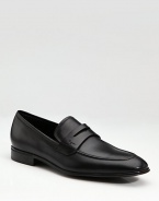 A timeless classic for work and beyond, crafted in Italy from premier calfskin leather. Leather lining Padded insole Rubber sole Made in Italy 