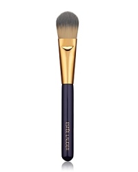 The ultimate foundation brush for a flawless finish every time. Provides smooth, even application. Special design makes blending easy and gives you a natural, seamless look. Perfect for use with liquid or cream foundation.