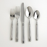 This set includes four each of: dinner fork, dinner spoon, salad fork, teaspoon and dinner knife. This set includes four each of: dinner fork, dinner spoon, salad fork, teaspoon and dinner knife.