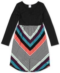 With a hi-low cut and spectacular stripes, this Roxy dress will make your little lady feel all grown up. With a hi-low cut and spectacular stripes, this Roxy dress will make your little lady feel all grown up.