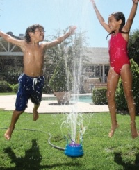 Have fun in the sun while staying cool with the Discovery Kids Vortex Sprinkler. Have fun in the sun while staying cool with the Discovery Kids Vortex Sprinkler.