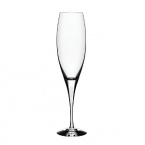 Designer Erika Lagerbielke created the successful Intermezzo glass series over 20 years ago and the handmade glass with its characteristic blue drop can be found in many homes around the world. This popular series is now available with a stylish transparent white drop. Intermezzo Satin is a sober glass that is suitable for all festive occasions; elegant and innocent white for weddings or graduations, or a crisp white for the winter's many celebrations.