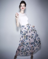 Boldly spring, an allover floral print adds feminine charm to this Alberta Ferretti maxi skirt! Boldly spring, an allover floral print adds feminine charm to this Alberta Ferretti maxi skirt!