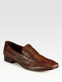 Luxuriously soft Italian leather, in a classic loafer design with logo band detail.Leather upperLeather liningLeather soleMade in Italy Luxuriously soft Italian leather, in a classic loafer design with logo band detail.Leather upperLeather liningLeather soleMade in Italy