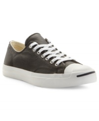 A cool complement to your weekend rotation, these timeless Converse men's sneakers let you build a casual look from the ground up. A cool complement to your weekend rotation, these timeless Converse men's sneakers let you build a casual look from the ground up.