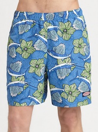 An easy-fitting swim favorite comes to life with a colorful mix of tropical fish and florals.Elastic waistbandSide slash, back flap pocketsInseam, about 6½PolyesterMachine washImported