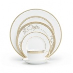 Vera Lace Gold adds certain opulence and grandeur to the Vera Wang dinnerware portfolio. This refined pattern weaves a unique combination of tailored lace bands and delicate florals into one. Vera's attention to every detail is apparent in this extraordinary pattern.
