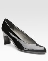Traditional patent leather design has a high-cut vamp that hugs the foot and ultrasuede lining that provides comfort. Self-covered heel, 2¼ (60mm) Patent leather upper Ultrasuede lining Leather sole Padded insole Imported