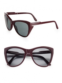 Following the brand's green initiatives, this sustainable design uses raw materials that stem from natural origins, yet retains its chic style with side blinders and logo accented temples. Available in black with grey gradient lens or burgundy with grey gradient lens. Logo temples100% UV protectionImported Following the brand's green initiatives, this sustainable design uses raw materials that stem from natural origins, yet retains its chic style with side blinders and logo accented temples. Available in black with grey gradient lens or burgundy with grey gradient lens. Logo temples100% UV protectionImported