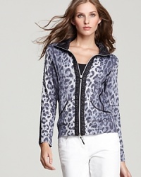This BASLER leopard print cardigan is a chic jacket alternative, designed in a bold animal print with an exposed front zip for added edge.