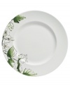 Vera Wang's Floral Leaf watercolor adds fresh artistry to these chic bone china dinner plates. A minimalist shape in clean white blooms with crisp greens for a modern look and feel that's ideal for every day.