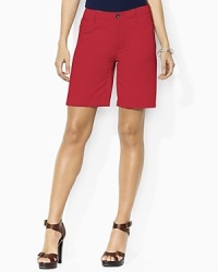 Our classic-fitting twill short is a casual essential rendered in a five-pocket construction. Our classic-fitting twill short is a casual essential rendered in a five-pocket construction.