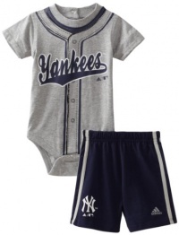 MLB Infant New York Yankees Jersey Short Set (Heather Grey, 18mos) MLB Infant New York Yankees Jersey Short Set (Heather Grey, 18mos)