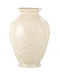 Lenox combines ivory porcelain sculpted with graceful blooms, elegant fluting and touches of gold in the classically styled Floral Melody vase. Lenox combines ivory porcelain sculpted with graceful blooms, elegant fluting and touches of gold in the classically styled Floral Melody vase.