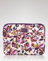 Get your case on point with MARC BY MARC JACOBS. Crafted from durable nylon and splashed in a quirky-cute print, this computer sleeve is an instant laptop upgrade.