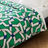 An original pattern that decorated the iconic wrap dress is reinterpreted to envelop beds. Intent on conveying asymmetry, its twists and turns and intensecoloration make it an energetic, dimensional overlay.