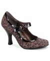 Be fierce in the Farra pumps from Sofft. The animal-print motif ensures you're spotted from across the room.