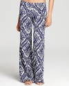 Lily Pulitzer's printed palazzo pants combine retro jet set style with modern ease and wearability. Don this wide leg pair wherever your travels take you.