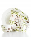 A thoroughly modern beauty, the Garden Glimmer mug from Martha Stewart Collection balances smart and striking design with a stylized botanical pattern in ultra-sturdy porcelain. (Clearance)