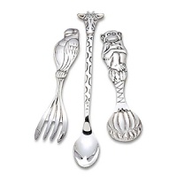 Everyone loves a safari theme! This delightfully designed silverplated set turns ordinary utensils into fun jungle animals. Includes Giraffe Fork, Cheetah Spoon and Alligator Knife. Everyone loves a safari theme! This delightfully designed silverplated set turns ordinary utensils into fun jungle animals. Includes Giraffe Fork, Cheetah Spoon and Alligator Knife.