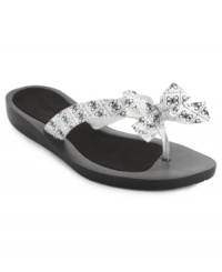 Almost good as spending the afternoon in your tutu. The Tutu2 thong sandals by GUESS bring a bit of carefree fun back to your look. Almost good as spending the afternoon in your tutu. The Tutu2 thong sandals by GUESS bring a bit of carefree fun back to your look.