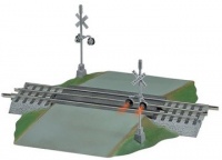 Lionel FasTrack Grade Crossing w/ Flashers 612052 Lionel FasTrack Grade Crossing w/ Flashers 612052