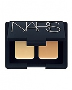 For the fairest complexions, this color is formulated with a tiny cast of pink to avoid looking too yellow or orange / For light and medium complexions, this shade casts a warm peach tone. Medium complexions can use this shade to illuminate under the eye.
