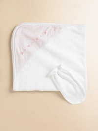 Soft cotton towel with gingham print hood and embroidery. Comes with mitt One size Imported Soft cotton towel with gingham print hood and embroidery. Comes with mitt One size Imported
