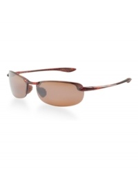 Crafted with +2.5 magnification, the Maui Jim Makaha reader features an invisible polycarbonate-encased bi-focal, positioned to optimize views near and far. The lens is polarized and offers glare and UV protection.