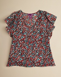 An everyday top with fashionable flourishes, this cute jeans topper features a floral print, fluttery ruffled short sleeves and an on-trend hi-lo hem. An everyday top with fashionable flourishes, this cute jeans topper features a floral print, fluttery ruffled short sleeves and an on-trend hi-lo hem.