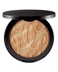 Metallic radiant powder and sun catcher for face and body. A powder enriched with gold mother-of-pearl that captures and reflects light for a golden, luminous finish. Textured to mimic the sun's rays, Terracotta Sun in the City is available in one universal shade to highlight and warm up all skin tones. Metallic radiant powder and sun catcher for face and body. A powder enriched with gold mother-of-pearl that captures and reflects light for a golden, luminous finish. Textured to mimic the sun's rays, Terracotta Sun in the City is available in one universal shade to highlight and warm up all skin tones.
