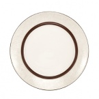 This bread and butter plate features a crackled effect on its rim, creating an attractive presentation on your table. The plate is functional, too, giving your bread, butter and butter knife a place of their own.