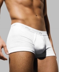 Designed to offer smooth support to each and every contour, this no show trunk makes a great choice for every day of the week. Designed to offer smooth support to each and every contour, this no show trunk makes a great choice for every day of the week.