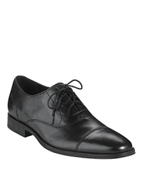 The classic cap toe oxford in soft, burnished leather, with the added comfort of Nike Air™ technology in the heel. The classic cap toe oxford in soft, burnished leather, with the added comfort of Nike Air™ technology in the heel.