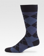 A complementary addition to your wardrobe essentials, in a modernized argyle pattern knitted in a lightweight cotton blend.Mid-calf height66% cotton/20% modal/12% polyamide/2% elastaneMachine washMade in Italy