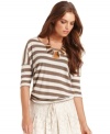 In a slouchy shape, this Kensie striped top is perfectly paired with all your fave bottoms!