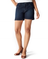 Refresh your denim look with these springy shorts from Levi's! A dark blue wash and shorter length slim and elongate your legs instantly.