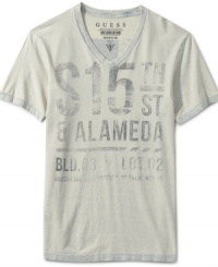 This Guess Jeans t-shirt has a vintage feel and a stylish v-neck design. This Guess Jeans t-shirt has a vintage feel and a stylish v-neck design.
