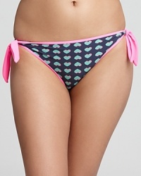 MARC BY MARC JACOBS spreads the love with this heart-printed bikini bottom, accented with hot pink trim. Reversible to solid navy, it's as generous in versatility as it is in charm. MARC BY MARC JACOBS spreads the love with this heart-printed bikini bottom, accented with hot pink trim. Reversible to solid navy, it's as generous in versatility as it is in charm.