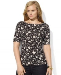 A chic boat neckline and beautiful floral print infuse Lauren Ralph Lauren's plus size classic cotton jersey tee with an elegant vintage aesthetic. A chic boat neckline and beautiful floral print infuse Lauren Ralph Lauren's plus size classic cotton jersey tee with an elegant vintage aesthetic.