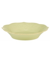 With fanciful beading and a feminine edge, this Lenox French Perle pasta bowl has an irresistibly old-fashioned sensibility. Hardwearing stoneware is dishwasher safe and, in a soft pistachio hue with antiqued trim, a graceful addition to any meal.