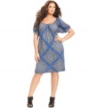 Wrap up on-trend style with MICHAEL Michael Kors' short sleeve plus size dress, finished by a scarf print. (Clearance)