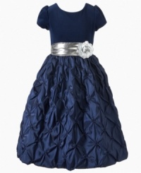 An absolutely charming dress for any absolutely enchanted day. An absolutely charming dress for any absolutely enchanted day.