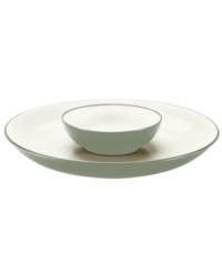 Make everyday meals a little more fun with Colorwave Green dinnerware. Dressed in two contrasting hues – one glazed, one matte – this versatile chip and dip is a must from the mix-and-match Noritake collection. Make everyday meals a little more fun with Colorwave Green dinnerware. Dressed in two contrasting hues – one glazed, one matte – this versatile chip and dip is a must from the mix-and-match Noritake collection.